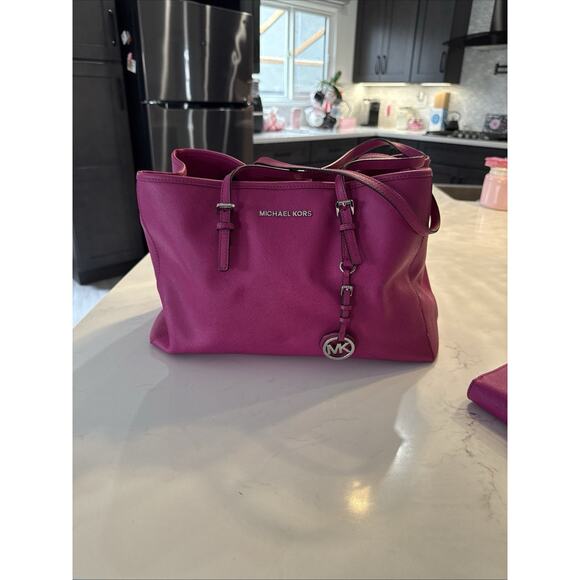 Michael Kors Dark PINK Large Jet Set Tote with Matching Wallet - Picture 2 of 16